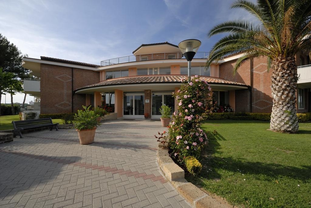 La Cecinella Apartments Marina di Cecina Bagian luar foto