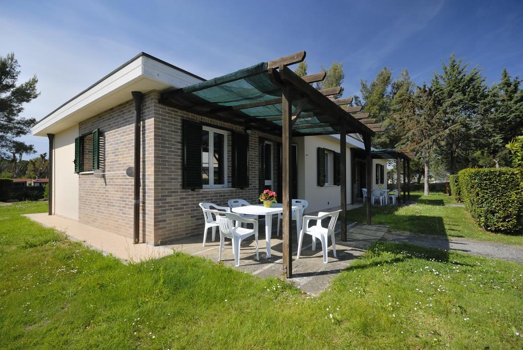 La Cecinella Apartments Marina di Cecina Bagian luar foto